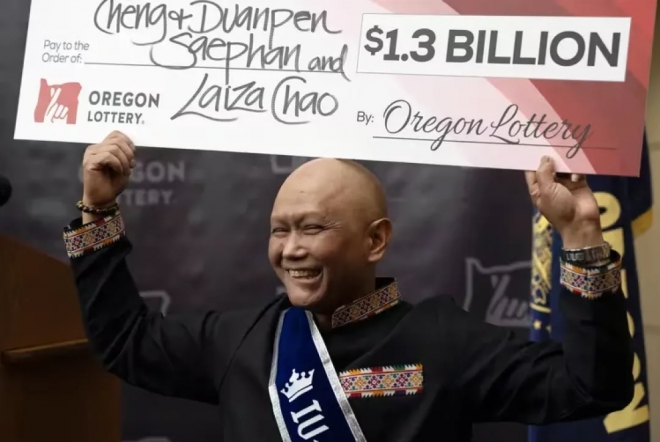 强力球$13亿头奖得主现身！老挝移民，患癌8年~这奖中得太及时了！